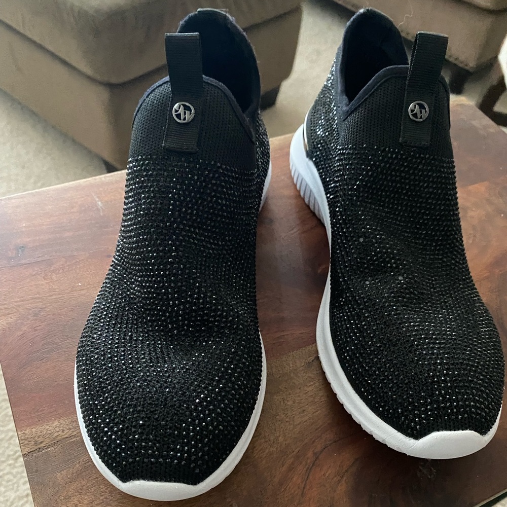 Nine West sequined pull in tennis shoes Black